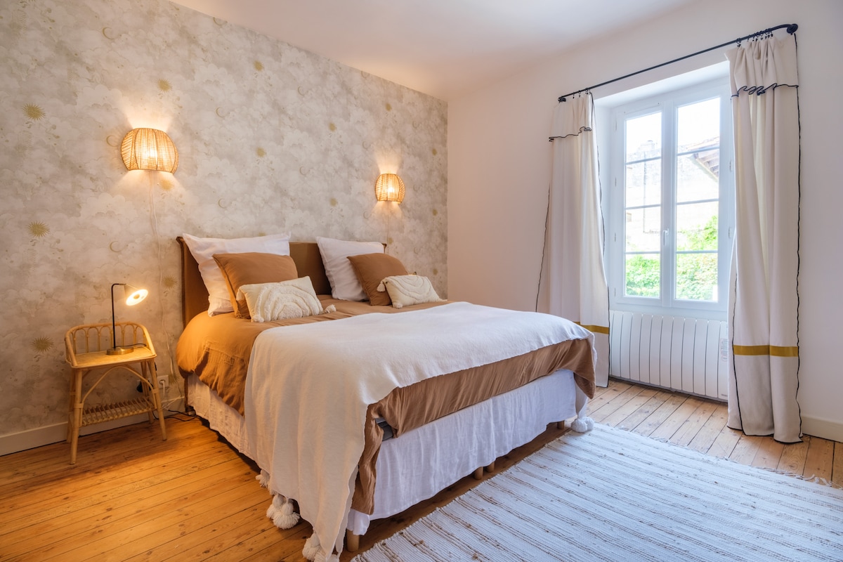 Habitación con cama de 180 cm