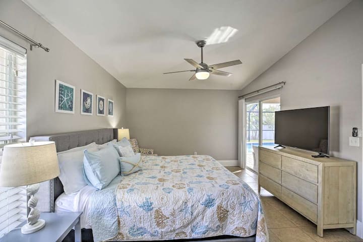 Master bedroom looking out to the SPA/pool view.