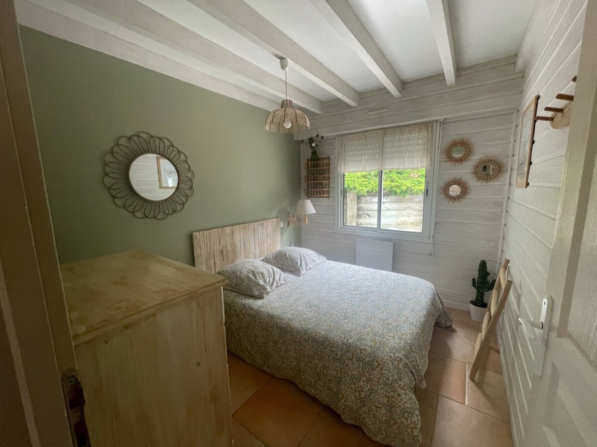 1号卧室（俯瞰酒吧） - 140号床- 2人