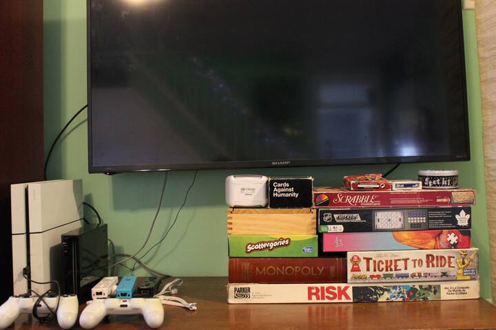 Spacious Entire 2-Bedroom Apartment with Sun Room gallery image 5