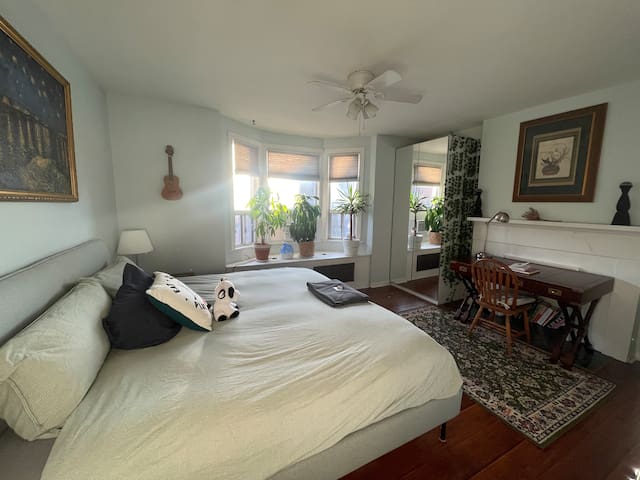 Spacious Entire 2-Bedroom Apartment with Sun Room