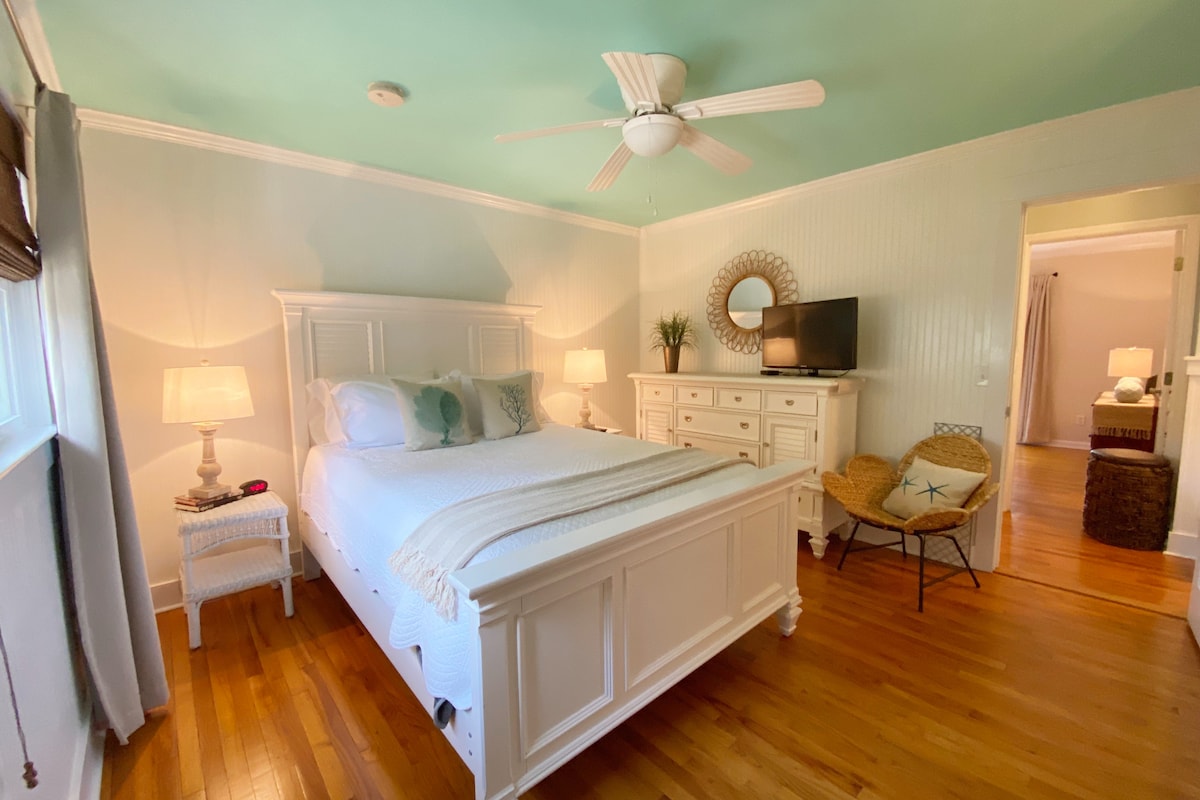 Mwalimu wa Pili na Bafu Kamili ya Kibinafsi 