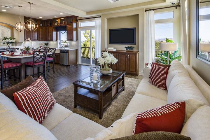 LuxVegas 5-Star Model Home w/ Pool Table & Balcony gallery image 3