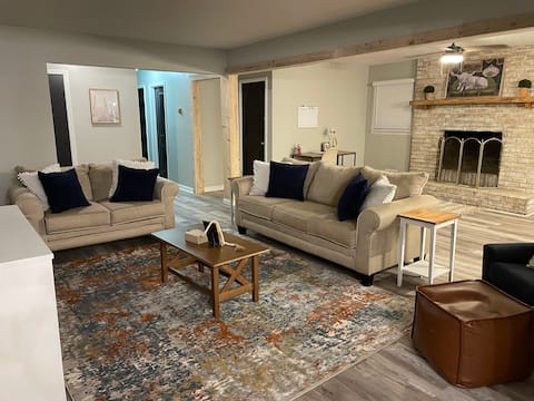 Cozy 3 bedroom remodeled home on private runway!!