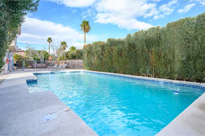 Vegas Retreat! Heated pool/spa near airport/Strip! gallery image 4