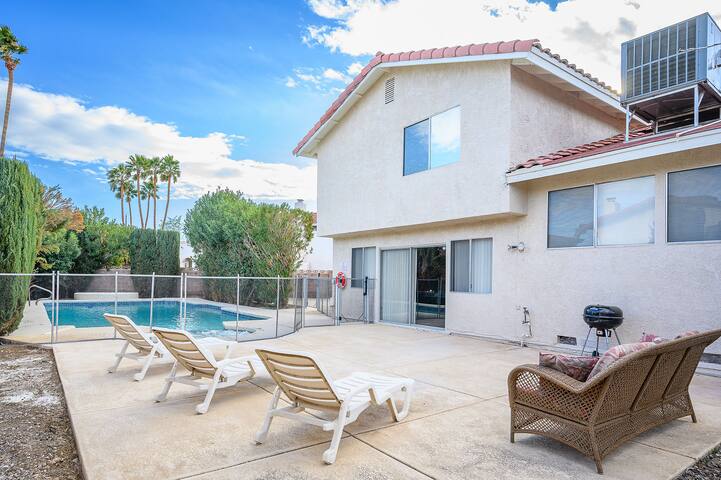 Vegas Retreat! Heated pool/spa near airport/Strip! gallery image 5