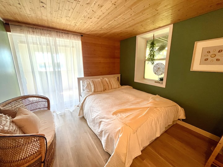 3/3 спални в Denvic House, която води към слънчевата стая