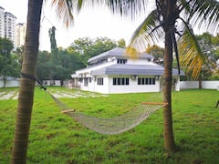 HUGE+Garden+Bungalow+with+KTV%2FPool+Table%2FArchery