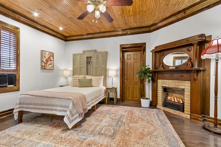 Bedroom with queen size bed and ensuite bathroom. 