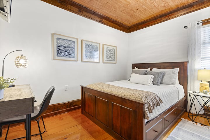 Bedroom with queen size bed, workspace desk, ensuite bathroom and a Smart TV