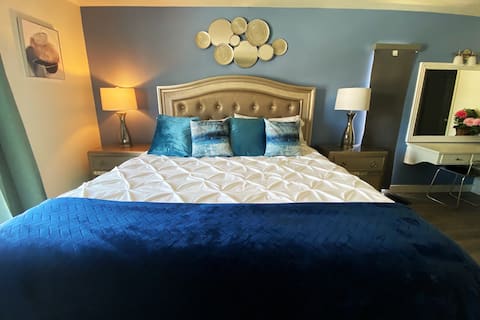 ☆4 Bedroom Townhome ✓NETFLIX+4K TV ❁King Bed ☆