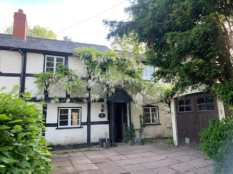 LOVELY 4 BED COTTAGE SLEEPS 7