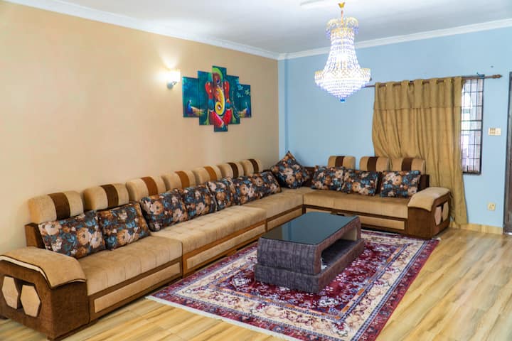 8 Bedroom, Private Swimming Pool & Home Theater - Nepal
