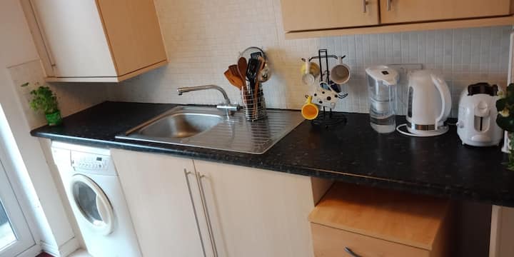 Spacious Bedroom In A Quiet Flat. - Nottingham