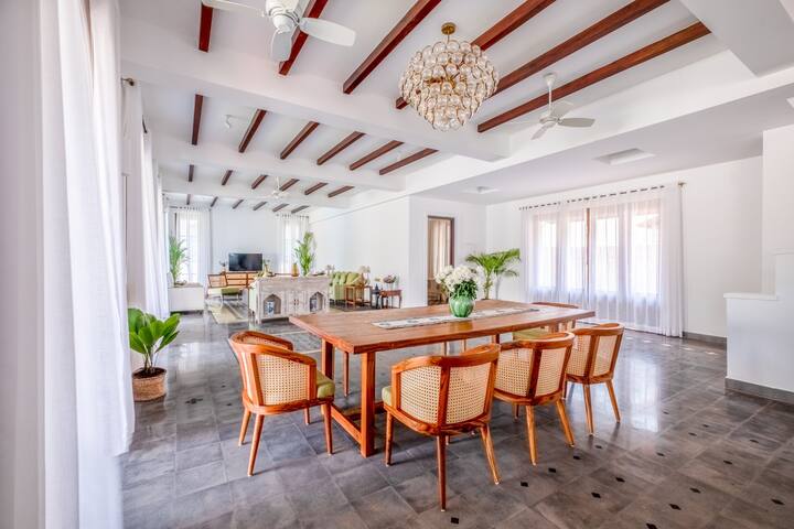 Dining area image 2