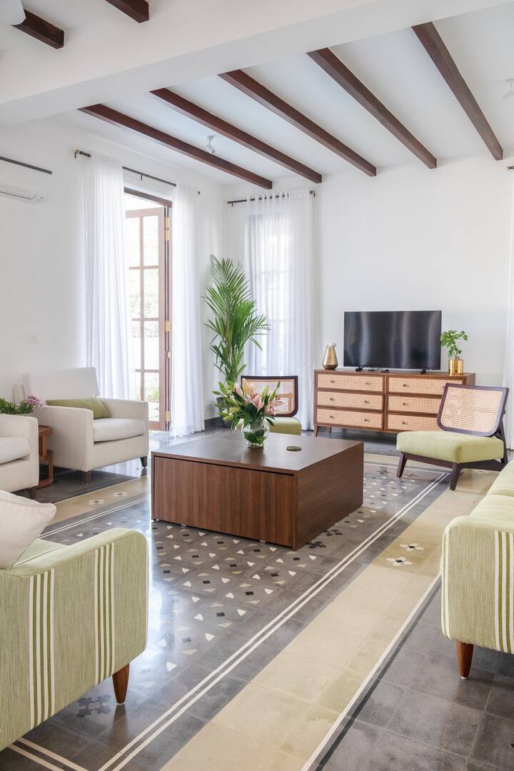 Living room image 4