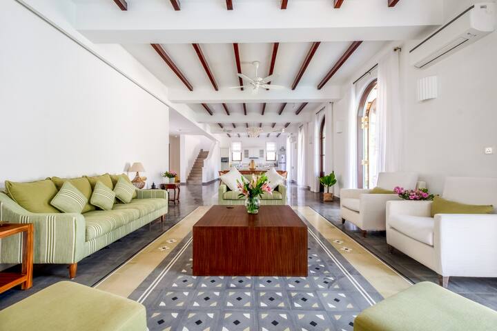 Living room image 3