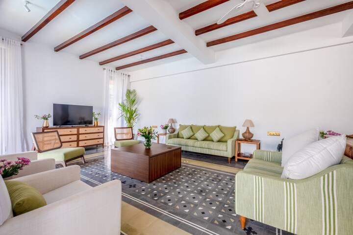 Living room image 2