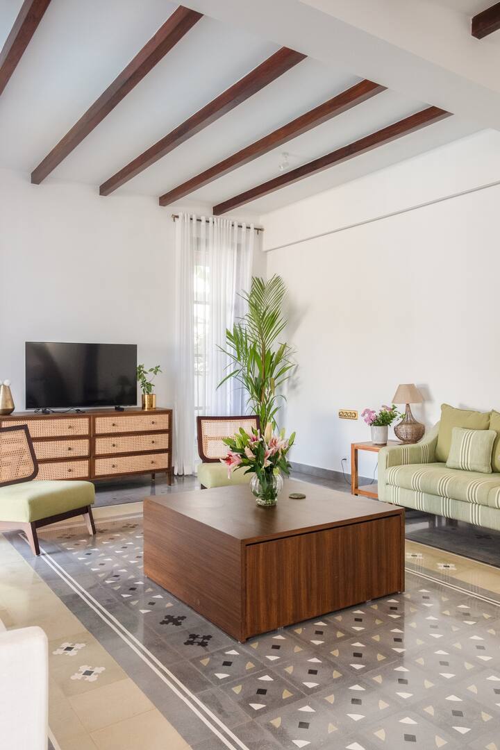 Living room image 5