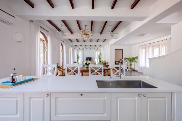 Full kitchen image 1