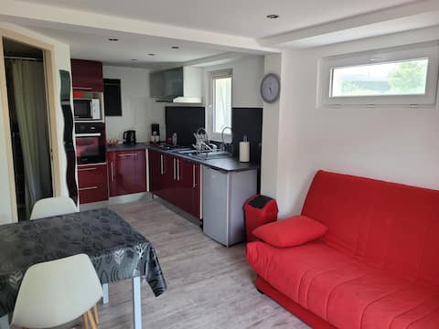 Quiet studio, with a pleasant exterior.