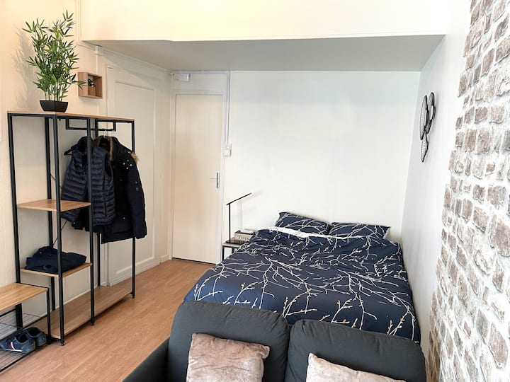 “Exit” les matelas aussi durs que du béton. Le lit que nous vous proposons est d’extrême qualité. Vous appréciez un matelas douillet, épais. Quoi de mieux qu’un matelas Emma Orignal !