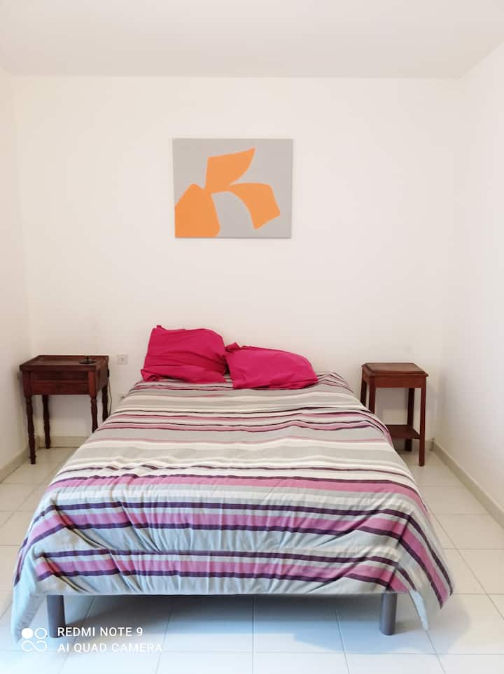 Двойна стая 17 м², приземен етаж. С изглед към терасата