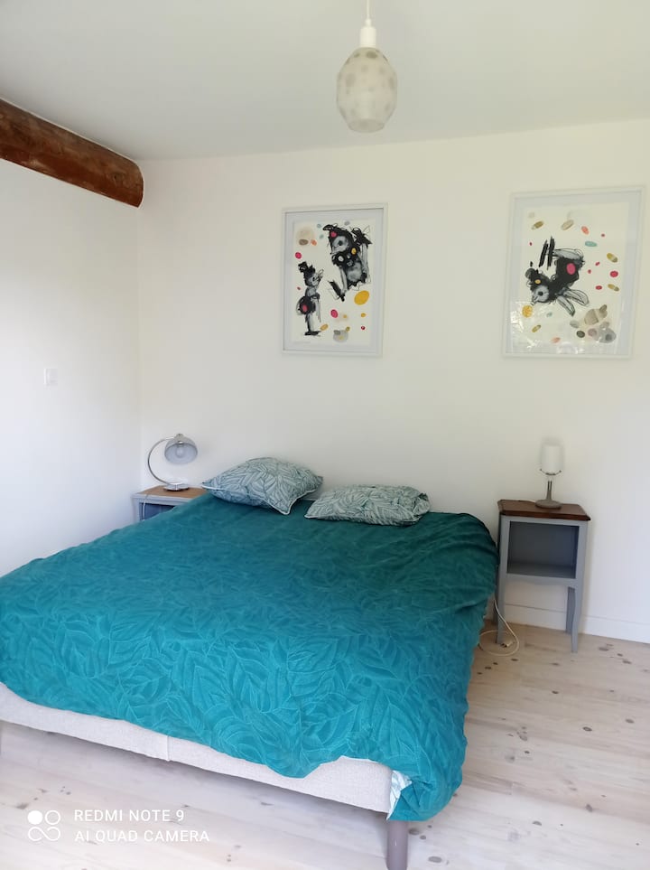 Двойна спалня 15 м², 160 см легло.