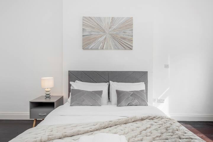 Spacious 2BR Townhouse Pavilion Road gallery image 3