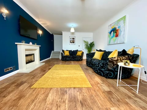 Lovely 3 bedroom house - parking, garden & wifi