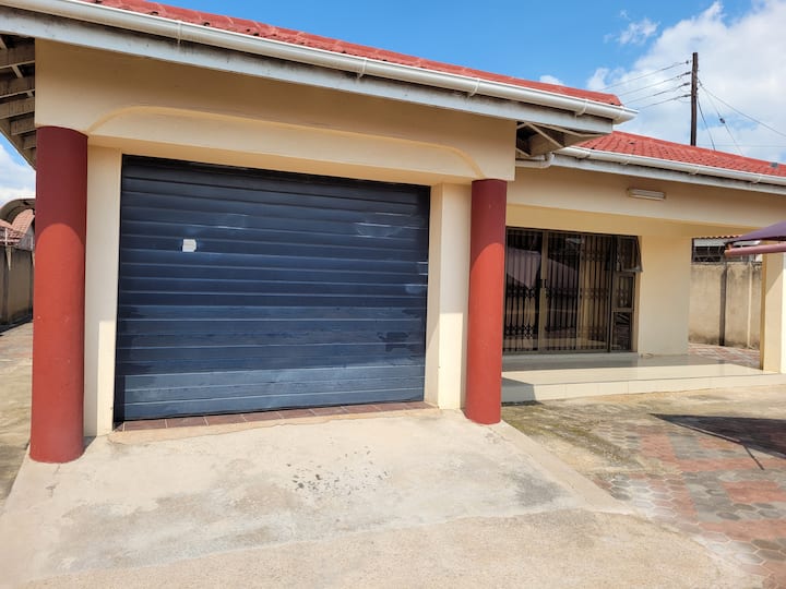 Lovely 3 bedroomed all ensuite, parking, borehole Houses for Rent in