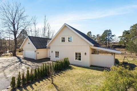 New residence, very central location. 4 bedrooms!