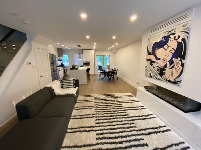 Luxury Modern House with EV Charger in Mid-Town gallery image 4