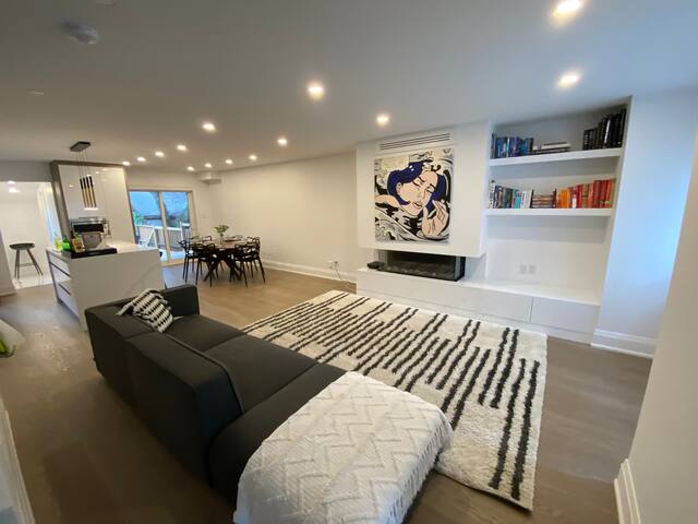 Luxury Modern House with EV Charger in Mid-Town gallery image 3