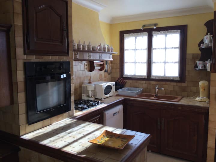 Villa 4 Chambres à Bormes
Proche De La Plage - Bormes-les-Mimosas