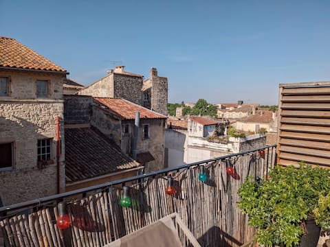 Top performing Airbnb: Beautiful 2-bedroom with terrace - downtown Arles in Arles