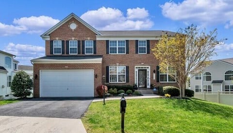 Luxurious 5 bedroom home in premier Loudoun Cty VA