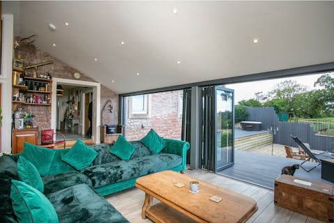 Country Coach House - big view!