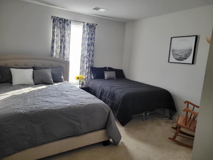 Queen size bed & a full size bed in each bedroom.