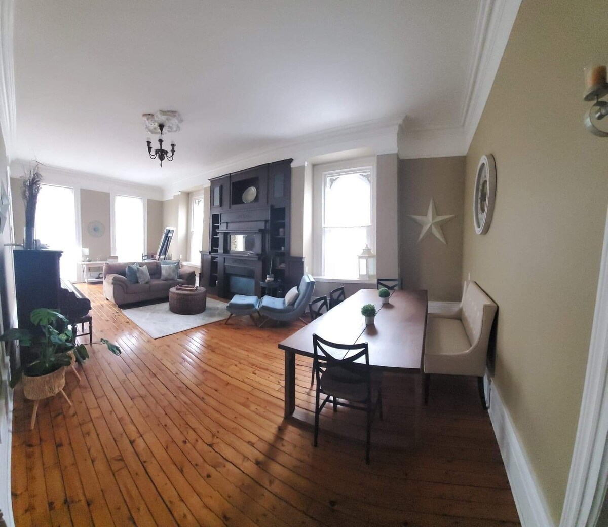 Luxury Private Room in Downtown Dunnville Bed and breakfasts for Rent