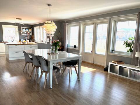 Child-friendly villa in beautiful seafront setting