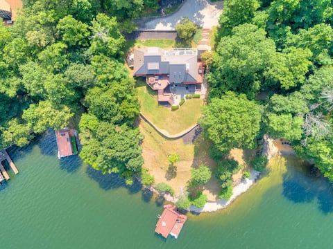 Private beach & 2-level dock: Sunsets on Bass Cove