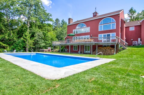 Luxury Stratton Estate 9BRs. Hot Tub, Sauna, Views
