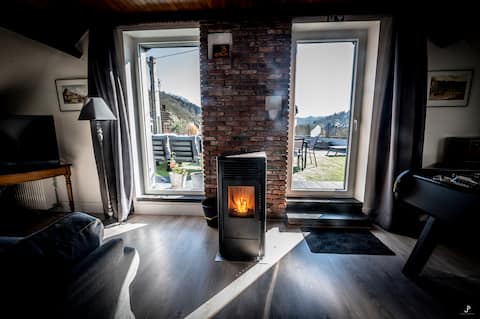 Successful Airbnb property: Les 3 Chapeaux (Les Canotiers) 3-Star City Inn in Namur