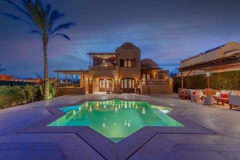 Chic 3BR Villa. Pool & Lagoon View + Guest House