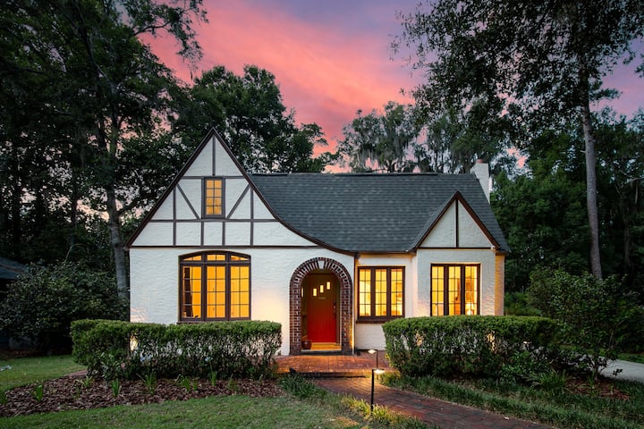 Walk to UF Stadium! Fabulous Chic Historic Home