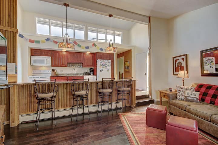 Gold Camp 2 Bedroom. 2 Bath, Sleeps 7 - Breckenridge, CO