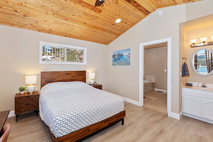 Izba 3 s umývadlom a dverami do kúpeľne 2 (jack a Jill).