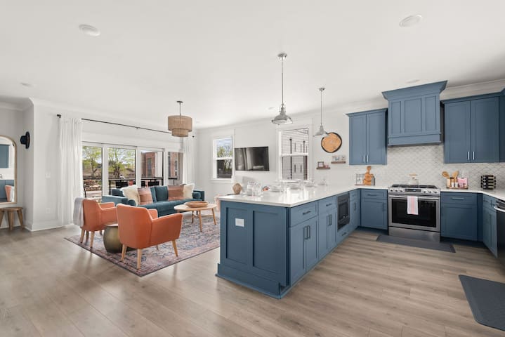 Bachelorettes Welcome*Sleeps 12+*Mins to Broadway! gallery image 2