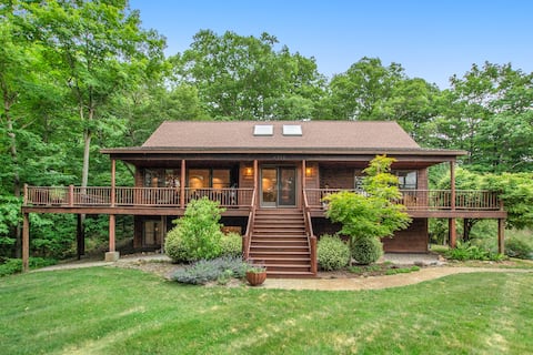 Luxury cabin getaway minutes from Lake Michigan!